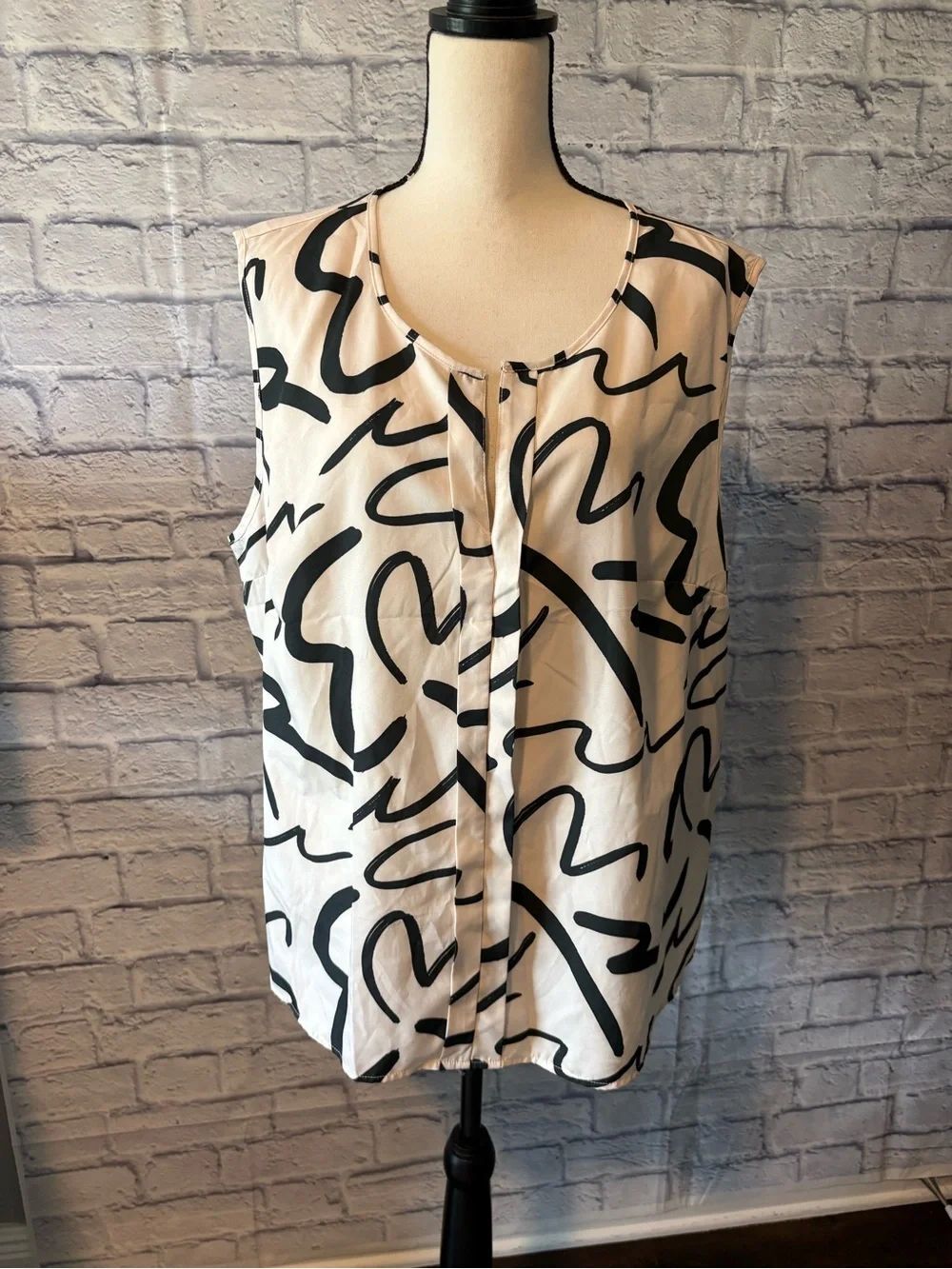 SHEIN Black & White Abstract Scribble Sleeveless Blouse
